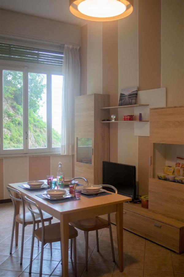 Appartamento Timeless Con Piscina E Tennis Valbrona Luaran gambar
